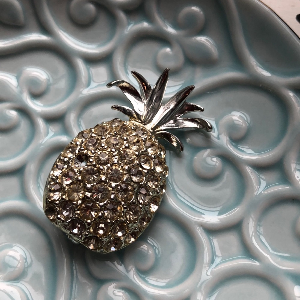 Free with bundle Faux Silver Pineapple Brooch